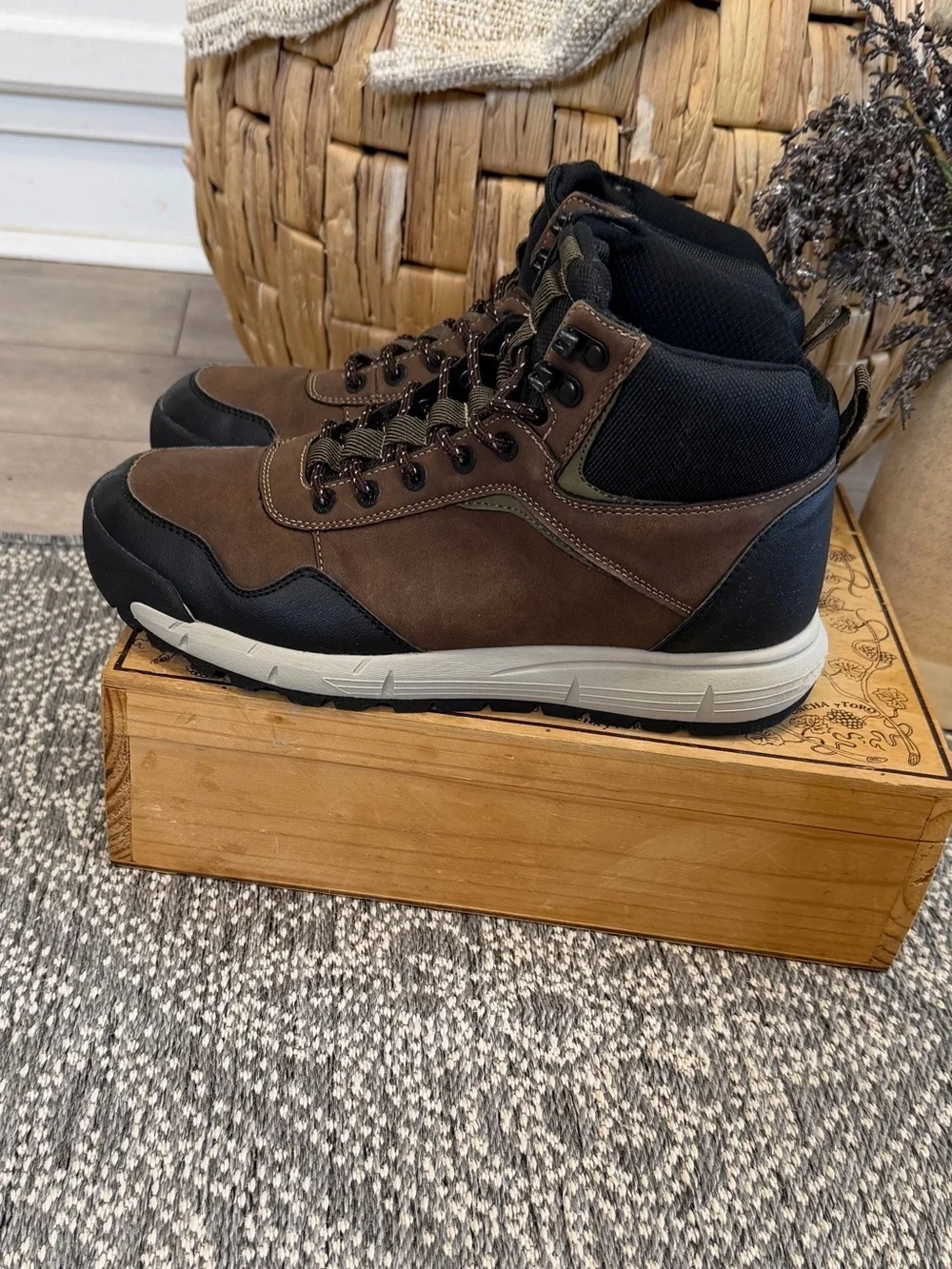 Dockers Men's Ellis Supremeflex Hiking Boots Size 9 Brown Black High-Top Casual